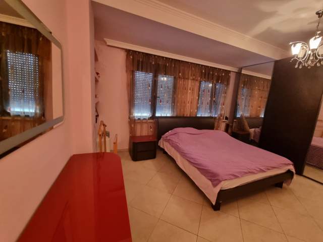 Tirane, jepet me qera apartament 3+1+BLK Kati 2, 125 m² 650 Euro (Rruga e Bogdaneve)