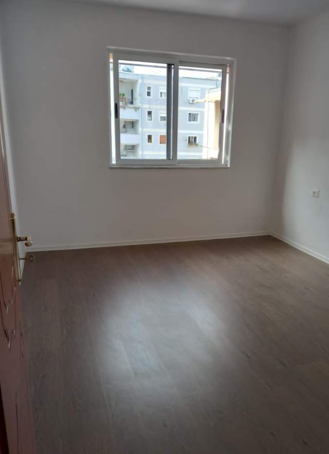 Tirane, shes apartament 1+1 Kati 5, 56 m² 66.000 Euro (ifran tomini)