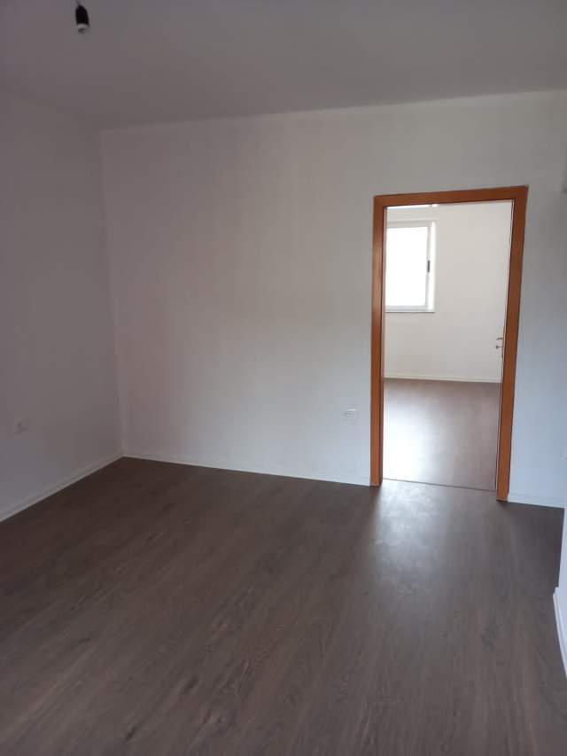 Tirane, shes apartament 1+1 Kati 5, 56 m² 66.000 Euro (ifran tomini)