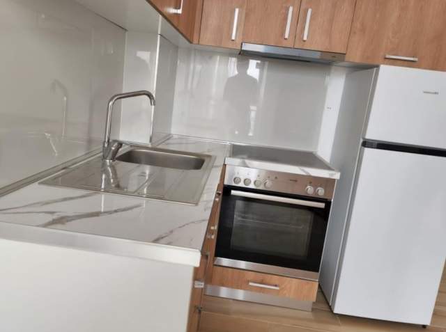 Tirane, jepet me qera apartament 1+1 Kati 9, 33 m² 230 Euro (sokrat miho)