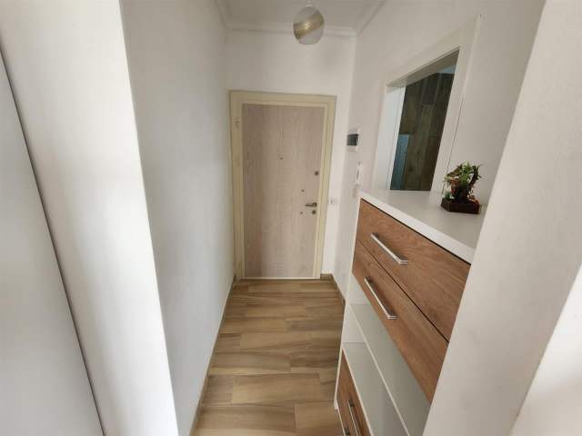 Tirane, jepet me qera apartament 1+1 Kati 1, 323 m² 230 Euro (Rr. Sokrat Miho)