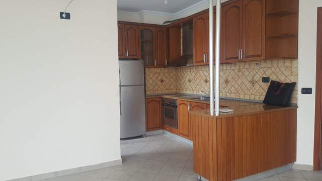 Tirane, shitet apartament 2+1+BLK Kati 8, 124 m² 155.000 Euro (Rruga e Kavajes)