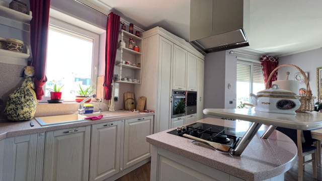 Tirane, shitet apartament 4+1+BLK 197 m² 205.000 Euro (Besim Alla)