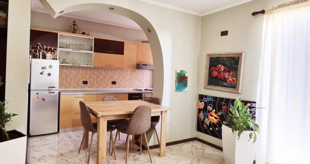 Tirane, jepet me qera apartament 1+1+BLK Kati 7, 72 m² 450 Euro (sulejman delvina)