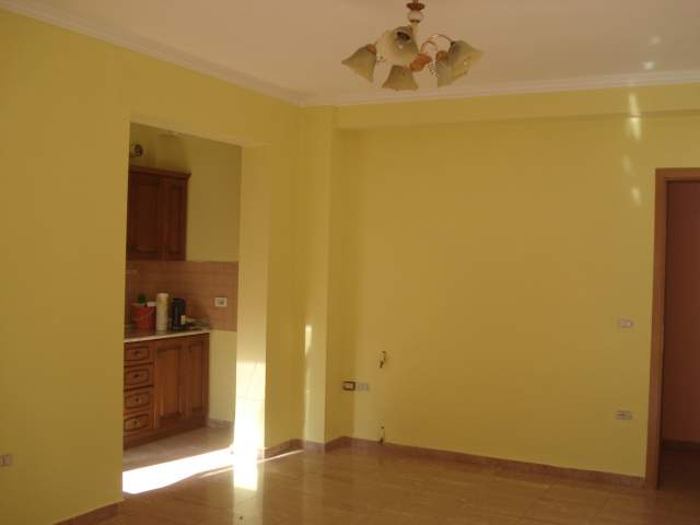 Tirane, jap me qera apartament 2+1 Kati 4, 90 m² 430 Euro (bulevardi zogu i pare)
