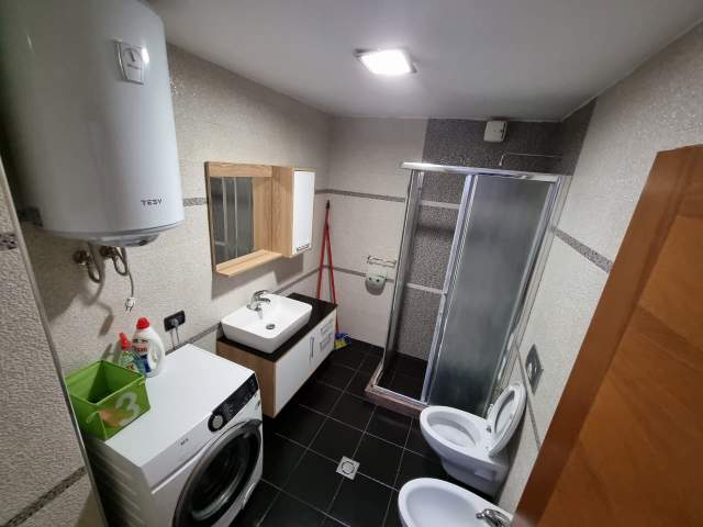 Tirane, jepet me qera apartament 2+1+BLK Kati 7, 95 m² 500 Euro (mujo ulqinaku)
