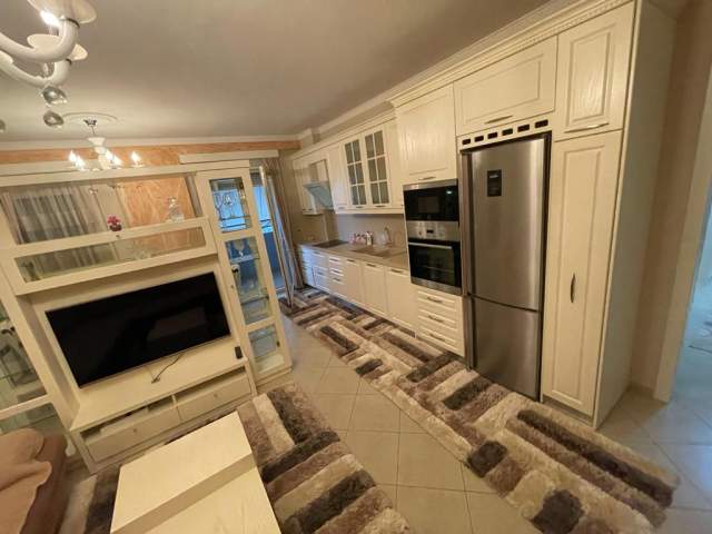 Tirane, jepet me qera apartament 3+1+BLK Kati 2, 180 m² 400 Euro (qesarak)