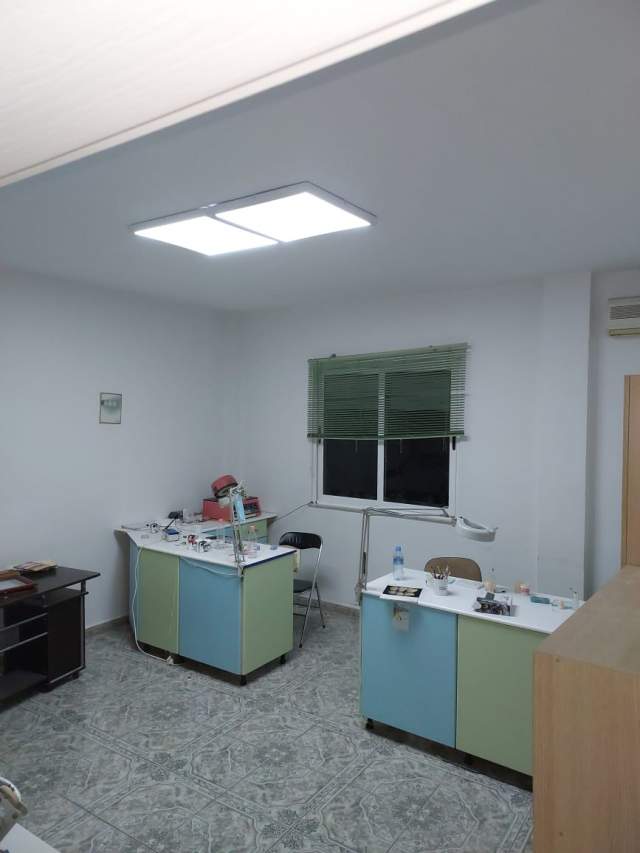 Tirane, jepet me qera ambjent biznesi Kati 1, 112 m² 600 Euro (Rruga e Barrikadave)