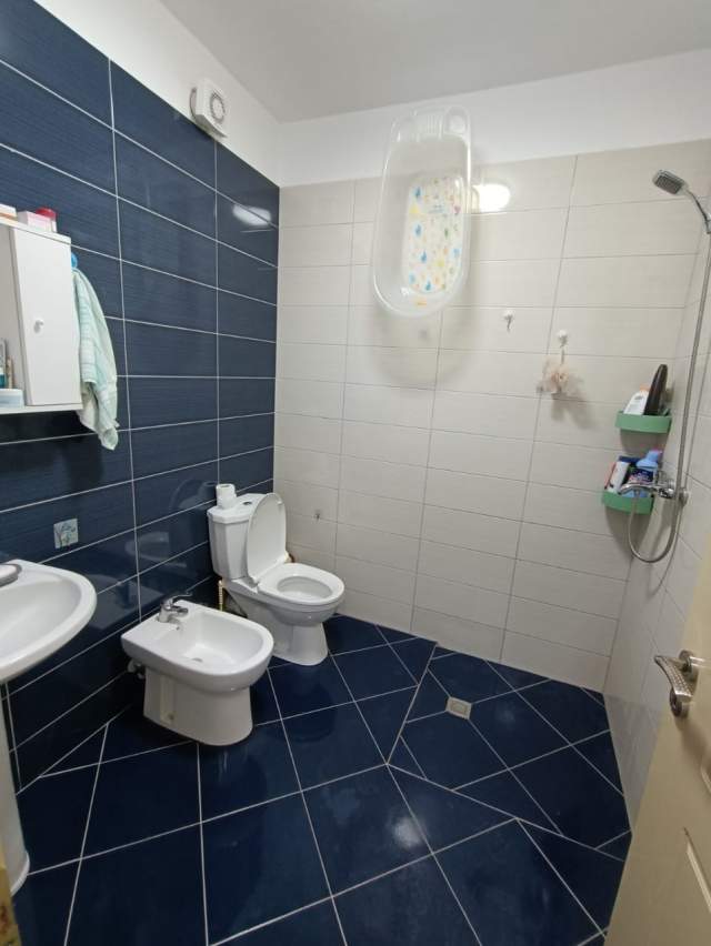 Tirane, jepet me qera apartament 2+1+BLK Kati 4, 105 m² 330 Euro (pavaresia)