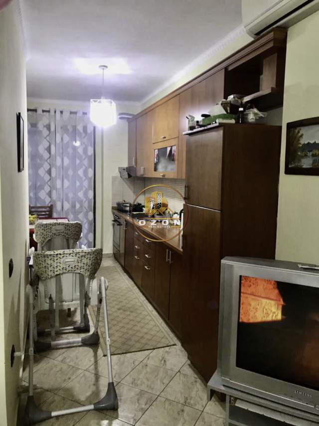 Tirane, jepet me qera apartament 2+1+BLK Kati 4, 90 m² 370 Euro (Rruga " Todi Shkurti ")