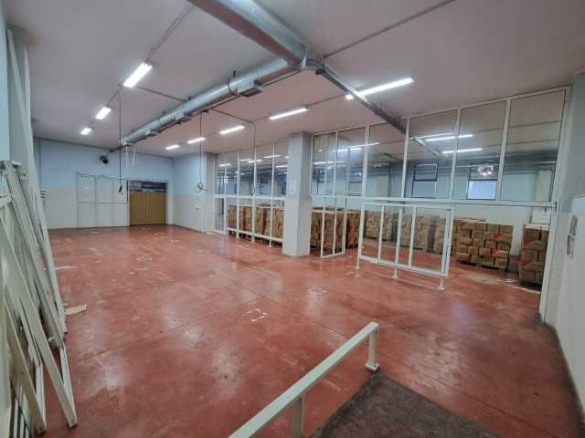Tirane, jepet me qera magazine Kati 0, 1.800 m² 6.000 Euro (Rruga e Aeroportit)