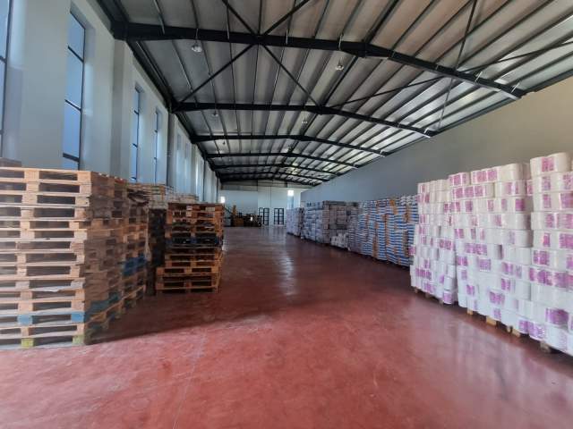 Tirane, jepet me qera magazine Kati 0, 1.800 m² 6.000 Euro (Rruga e Aeroportit)