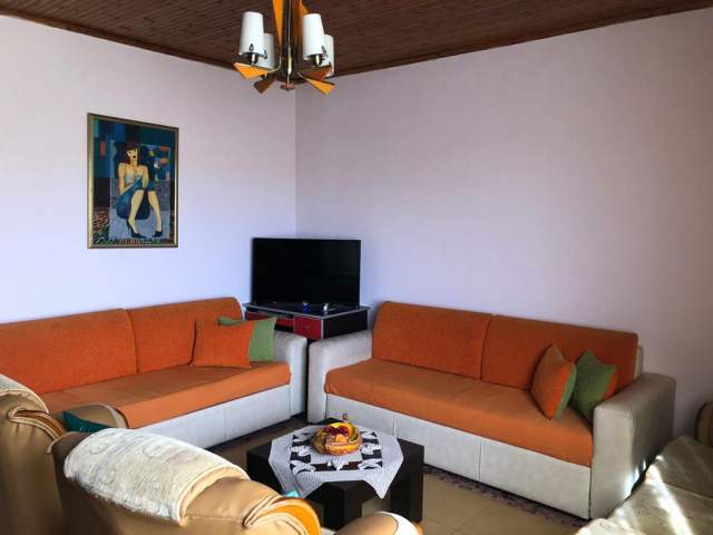 Tirane, jepet me qera apartament 1+1 Kati 5, 85 m² 400 Euro (shallvaret)
