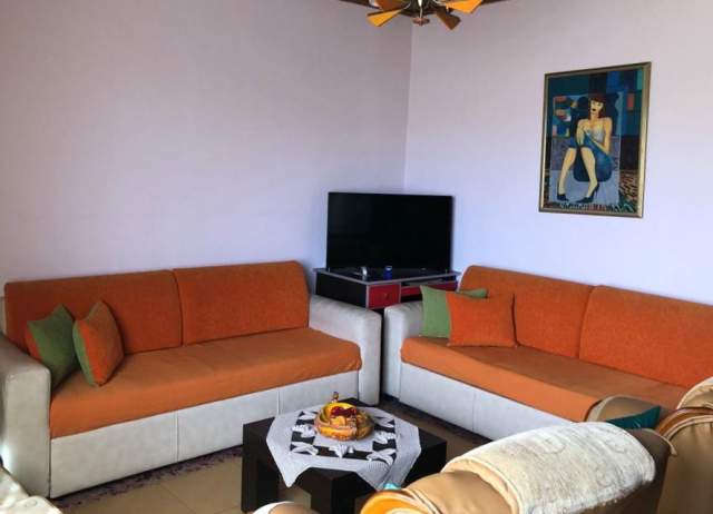Tirane, jepet me qera apartament 1+1 Kati 5, 85 m² 400 Euro (shallvaret)