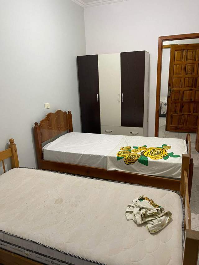 Tirane, jepet me qera apartament 2+1+BLK Kati 3, 80 m² 400 Euro (rruga kavajes)