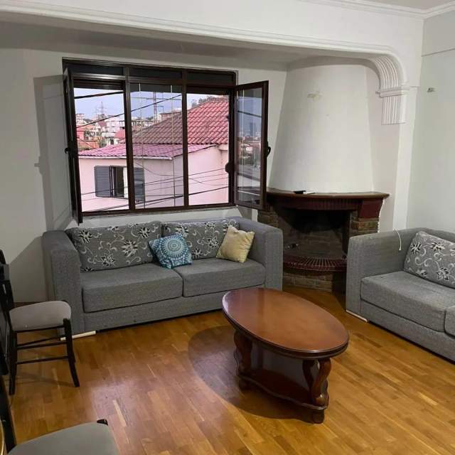Tirane, jepet me qera apartament 2+1 Kati 3, 400 Euro (rruga  Vasfi Samimi)