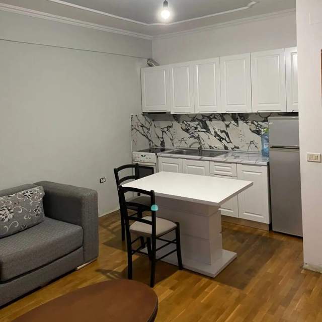 Tirane, jepet me qera apartament 2+1 Kati 3, 400 Euro (rruga  Vasfi Samimi)