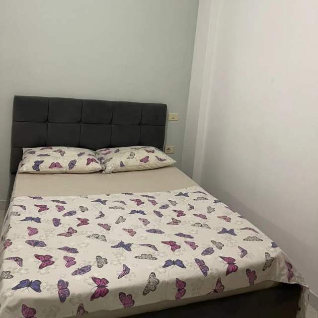 Tirane, jepet me qera apartament 2+1 Kati 3, 400 Euro (rruga  Vasfi Samimi)