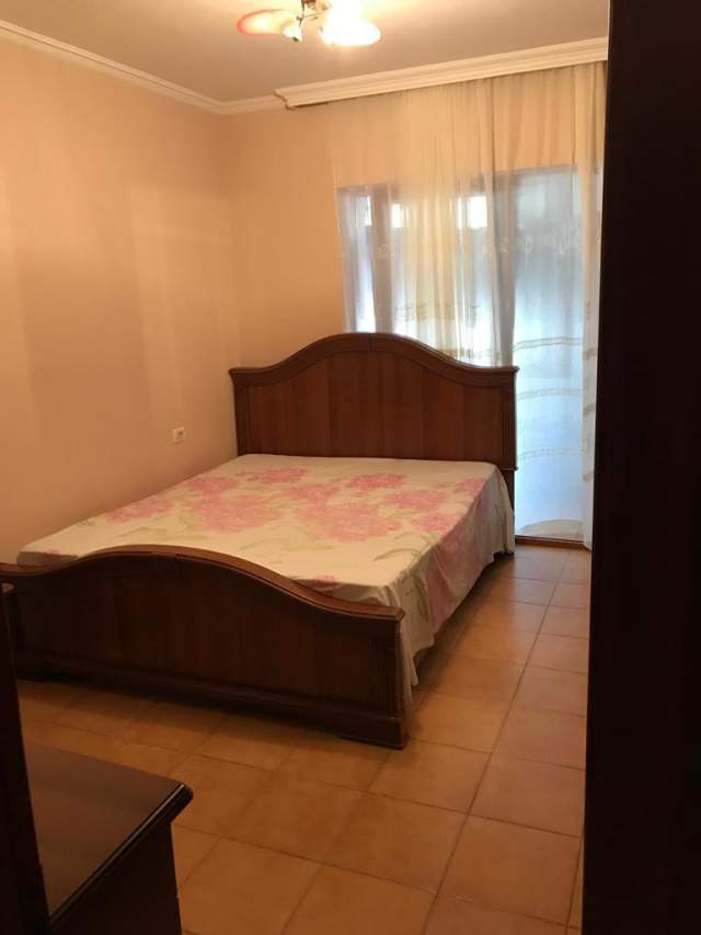 Tirane, shitet apartament 2+1 Kati 1, 89 m² 87.000 Euro (ali dem)