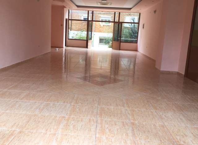 Tirane, jepet me qera ambjent biznesi Kati 0, 120 m² 40.000 Leke (ali demi)