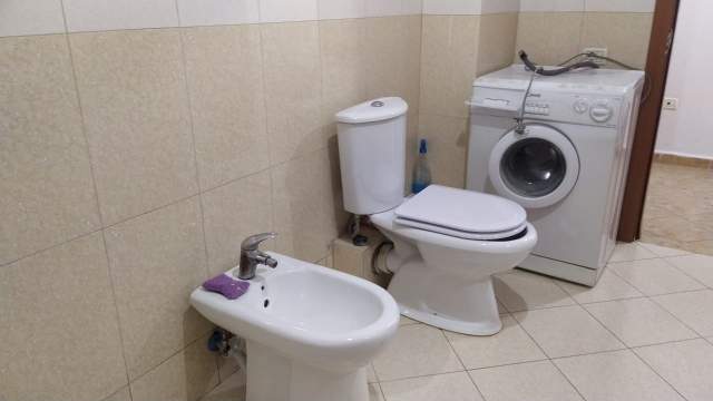 Tirane, jepet me qera apartament 1+1+BLK Kati 3, 77 m² 380 Euro (riza cerova)