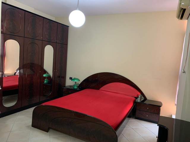 Tirane, jepet me qera apartament 2+1+BLK Kati 10, 103 m² 600 Euro (barrikadave)