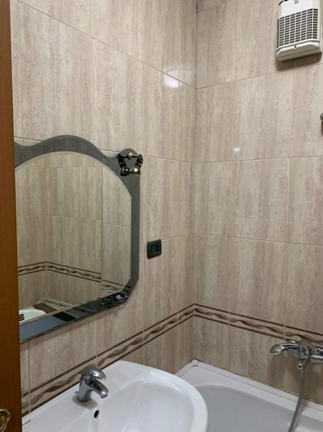 Tirane, jepet me qera apartament 2+1+BLK Kati 10, 103 m² 600 Euro (barrikadave)