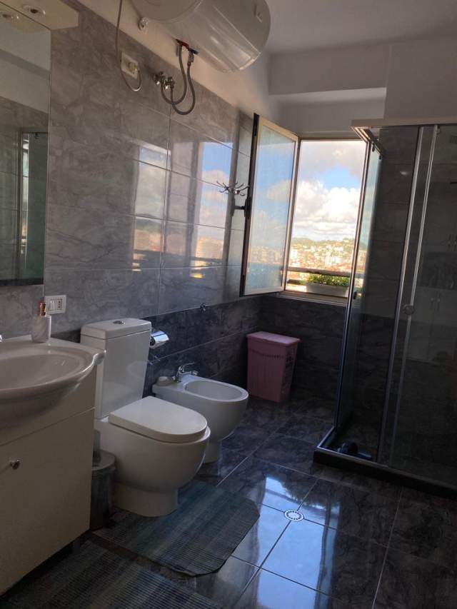 Tirane, jepet me qera apartament 2+1+BLK Kati 7, 100 m² 430 Euro (bedri karapici)
