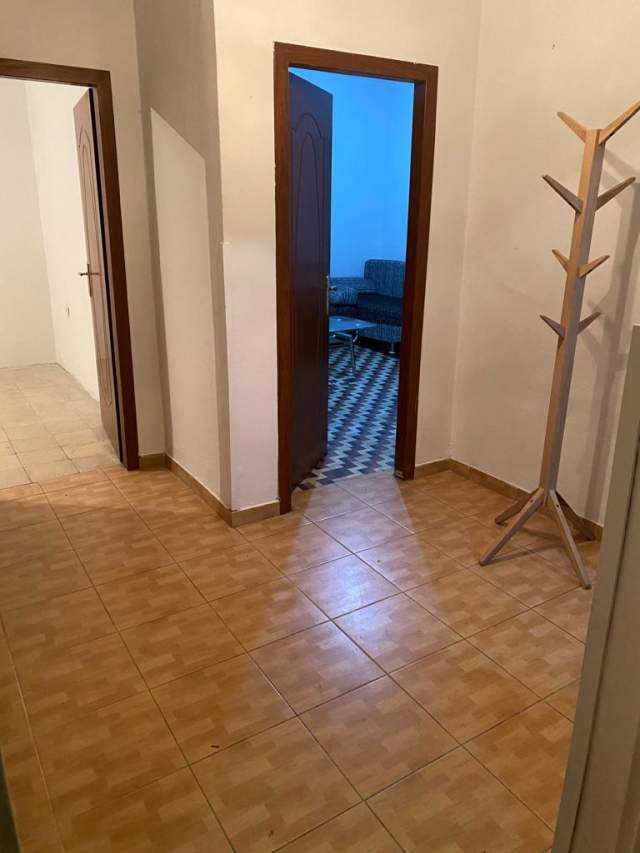 Tirane, jepet me qera apartament 2+1+BLK Kati 3, 70 m² 40.000 Leke (pallati me shigjeta)