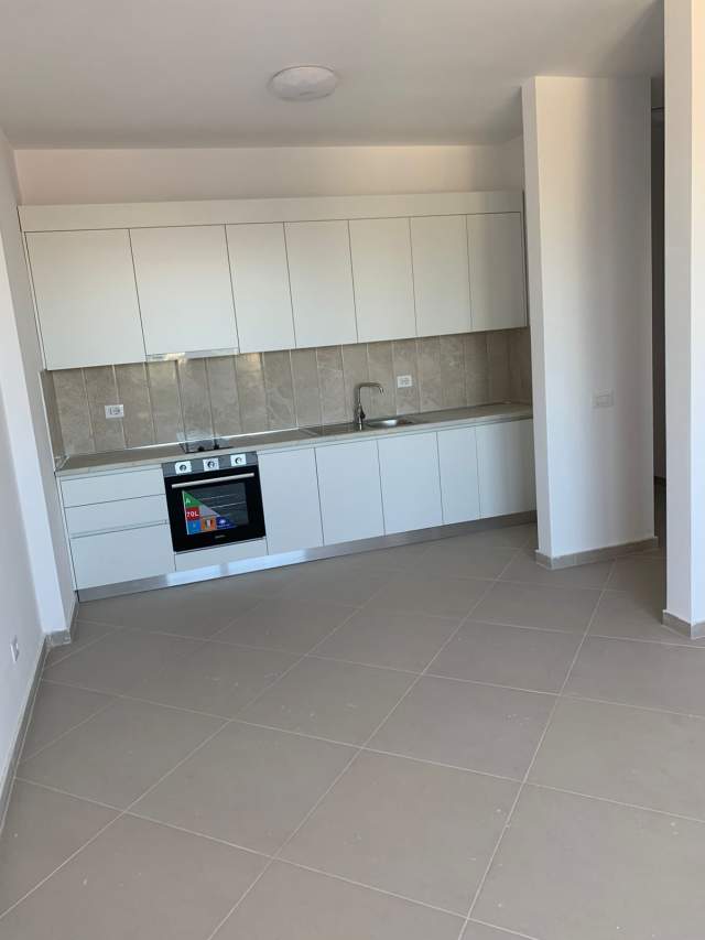 Tirane, jepet me qera apartament 1+1 Kati 2, 70 m² 300 Euro (Pranë  American 2)