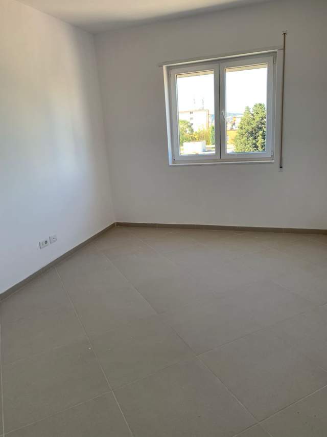 Tirane, jepet me qera apartament 1+1 Kati 2, 70 m² 300 Euro (Pranë  American 2)