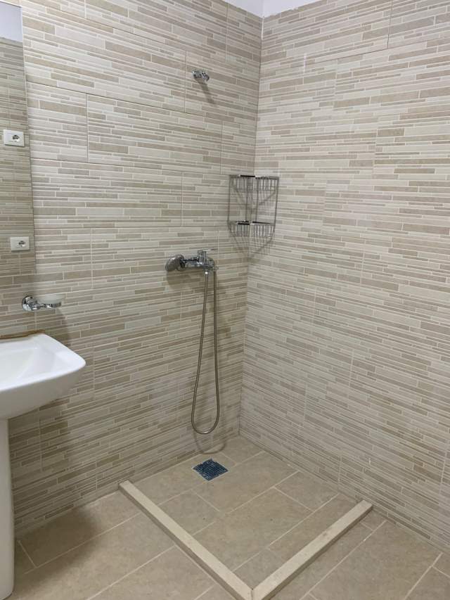 Tirane, jepet me qera apartament 1+1 Kati 2, 70 m² 300 Euro (Pranë  American 2)