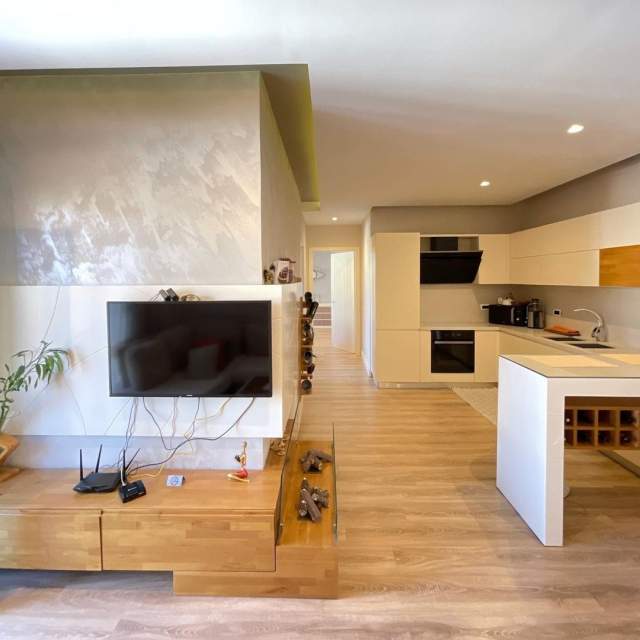 Tirane, shitet apartament Kati 3, 120 m² 185.000 Euro (Ne hyrje te rruges Don Bosko)