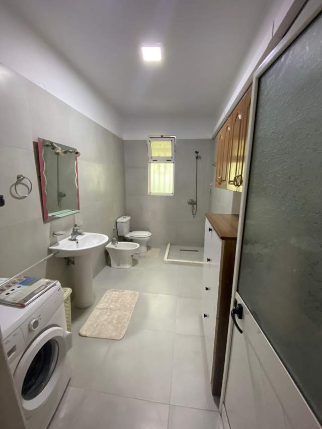 Tirane, jepet me qera apartament 2+1+BLK Kati 1, 110 m² 500 Euro (Peti)