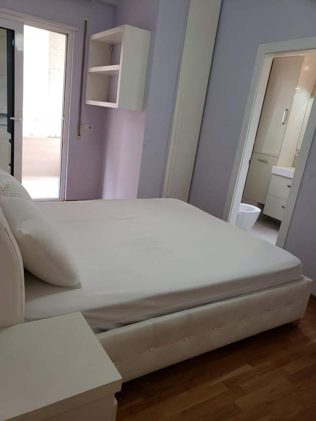 Tirane, jepet me qera apartament 2+1+BLK Kati 5, 105 m² 700 Euro (bill klinton)