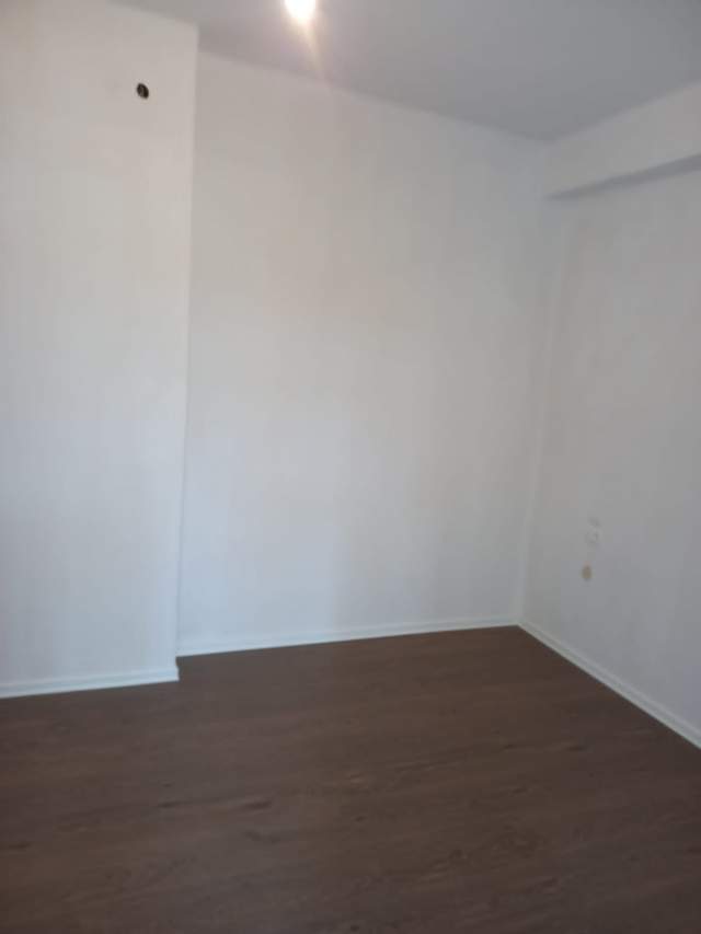 Tirane, shitet apartament 1+1 Kati 5, 44 m² 52.000 Euro (Ish stacioni I fundit I Tiranes se re te posta)