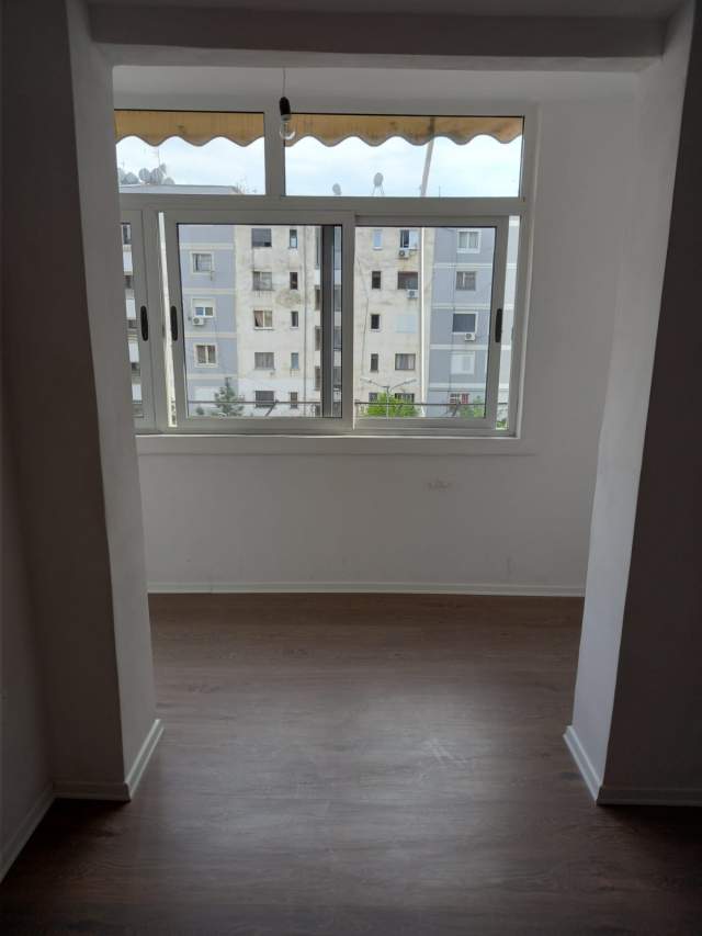 Tirane, shitet apartament 1+1 Kati 5, 44 m² 52.000 Euro (Ish stacioni I fundit I Tiranes se re te posta)