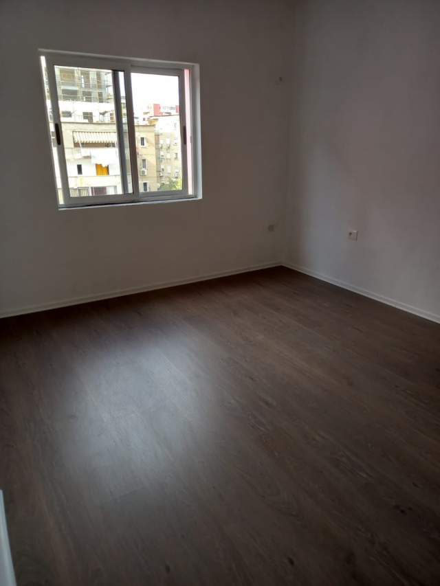 Tirane, shitet apartament 1+1 Kati 5, 56 m² 62.000 Euro (Ish stacioni I fundit I Tiranes se re)
