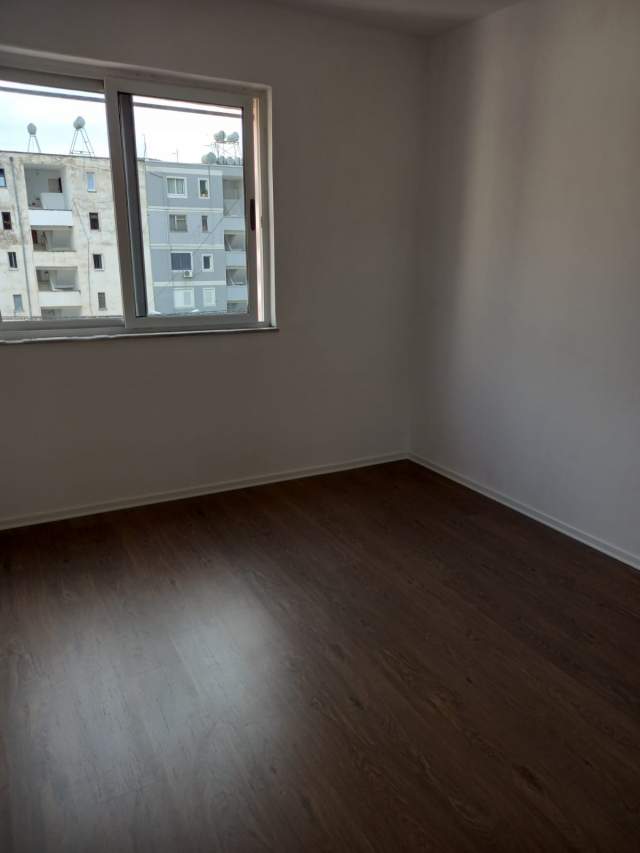 Tirane, shitet apartament 1+1 Kati 5, 56 m² 62.000 Euro (Ish stacioni I fundit I Tiranes se re)