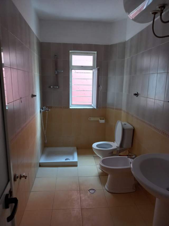 Tirane, shitet apartament 1+1 Kati 5, 56 m² 62.000 Euro (Ish stacioni I fundit I Tiranes se re)
