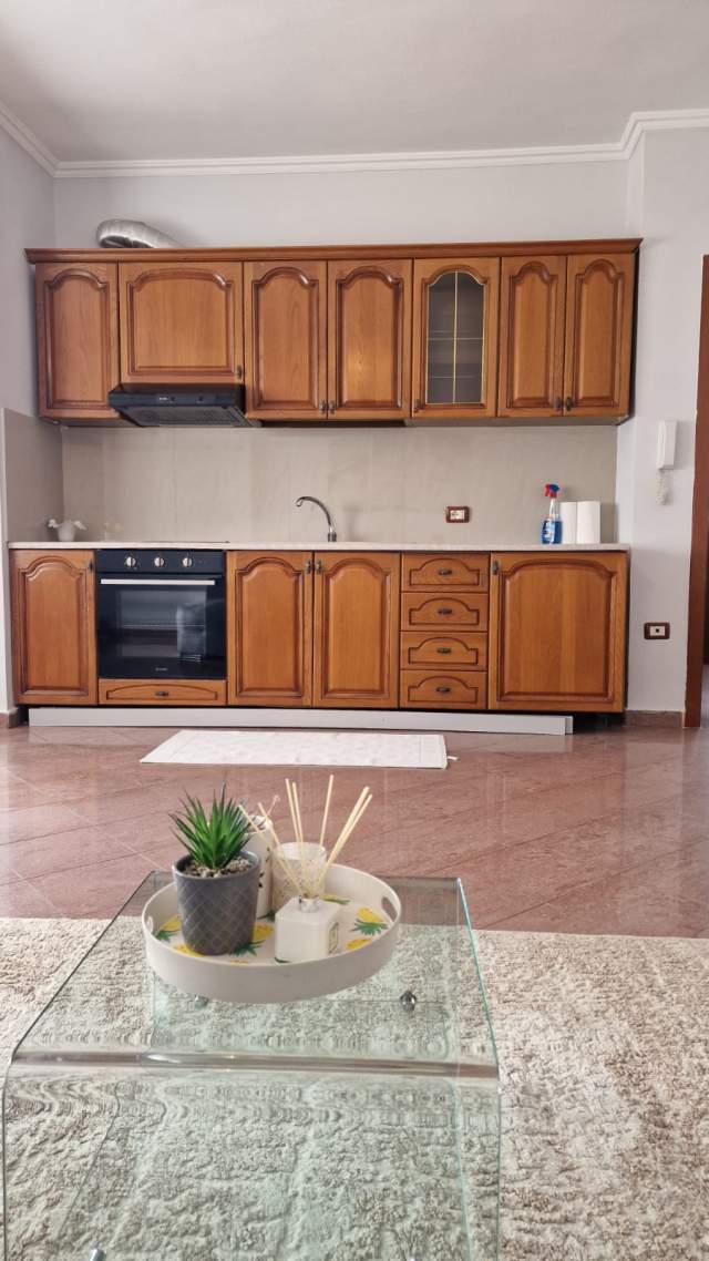Tirane, jepet me qera apartament 2+1+BLK Kati 7, 95 m² 500 Euro (durresit)