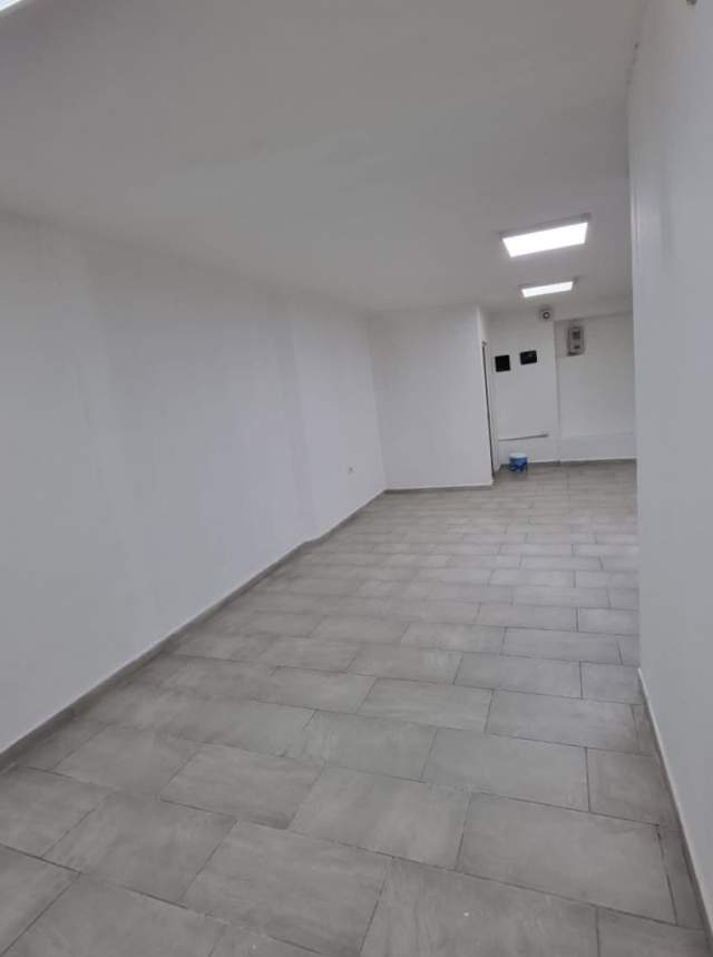 Tirane, jepet me qera dyqan Kati 0, 53 m² 25.000 Leke (dibres)
