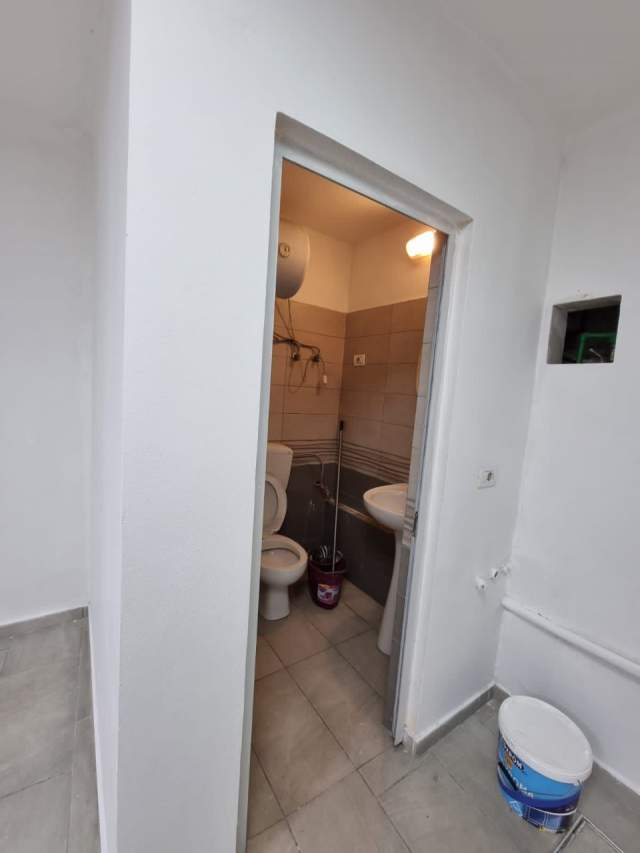 Tirane, jepet me qera dyqan Kati 0, 53 m² 25.000 Leke (dibres)