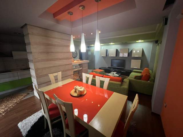 Korce, shitet apartament 2+1+BLK Kati 5, 90 m² 65.000 Euro (Prane Lagjes 7, Korce)