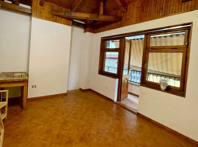 Tirane, jepet me qera apartament 3+1+A Kati 3, 180 m² 50.000 Leke (frosina plaku)