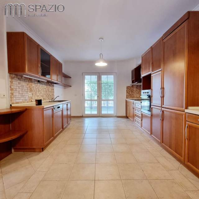 Tirane, jepet me qera Vile 335 m² 2.300 Euro (Lunder, Teg)