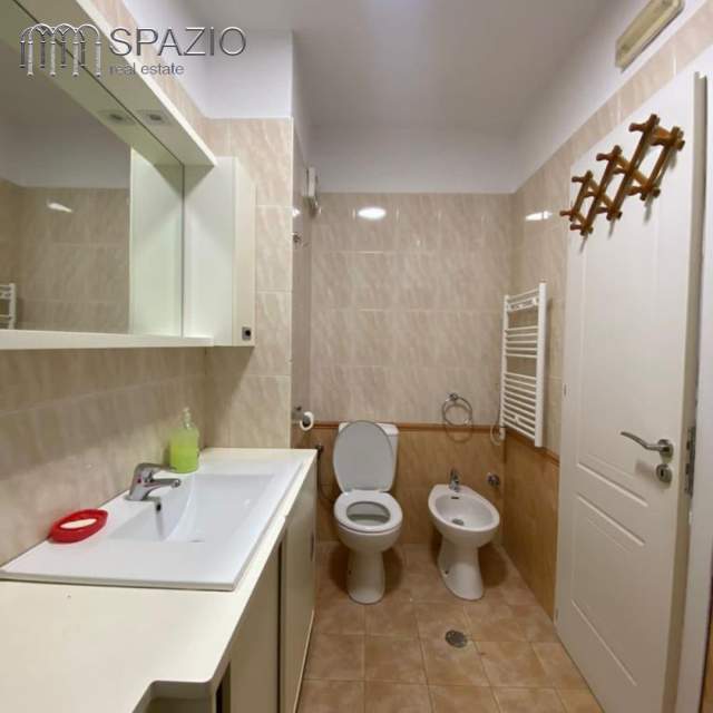 Tirane, jepet me qera apartament 2+1+BLK Kati 13, 125 m² 850 Euro (Ish Ekspozita)