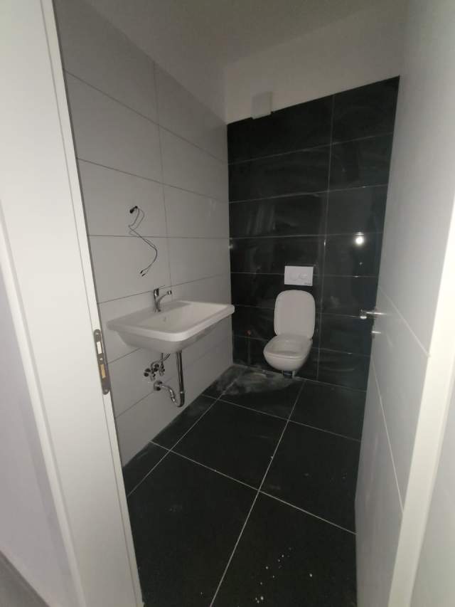 Tirane, jepet me qera apartament 2+1+BLK Kati 2, 94 m² 400 Euro (Rr.Robert Shvarc)