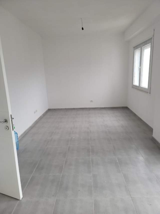 Tirane, jepet me qera apartament 2+1+BLK Kati 2, 94 m² 400 Euro (Rr.Robert Shvarc)