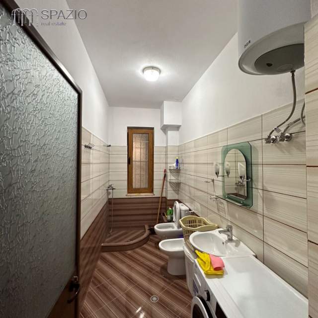 Tirane, jepet me qera dhome Kati 4, 40 m² 18.000 Leke (Shkoze)